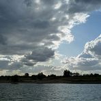 Dramatische Stimmung am Niederrhein bei Duisburg