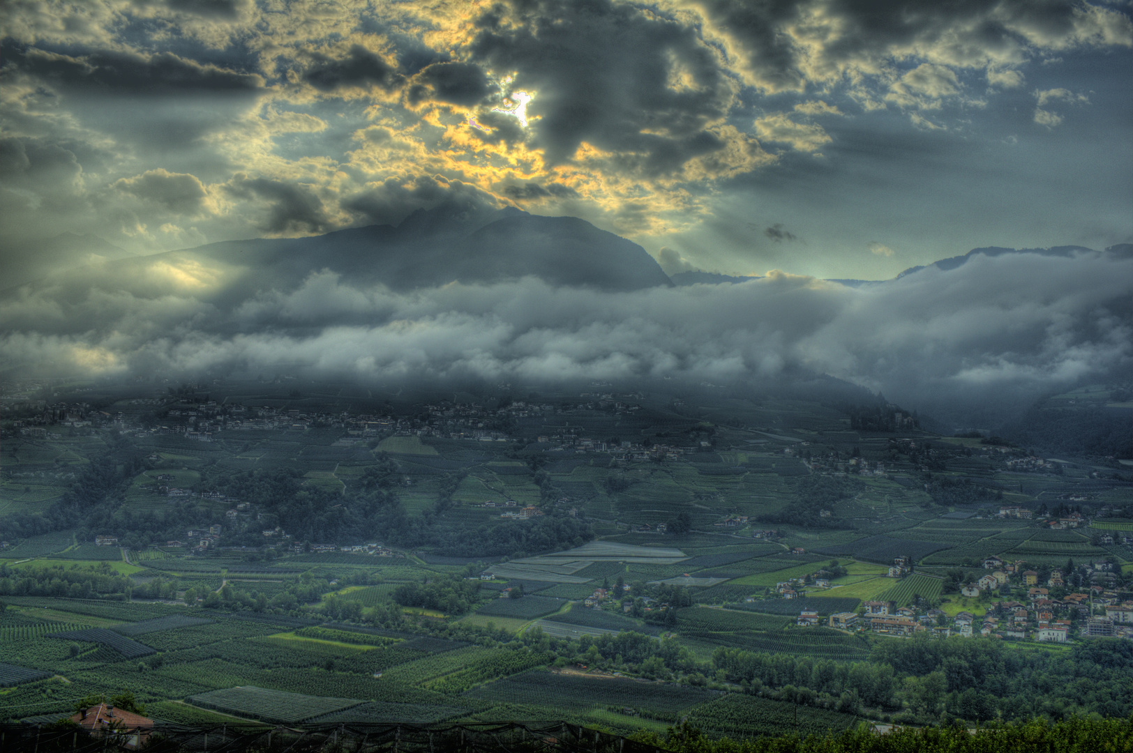 Dramatische Wolken in Südtirol