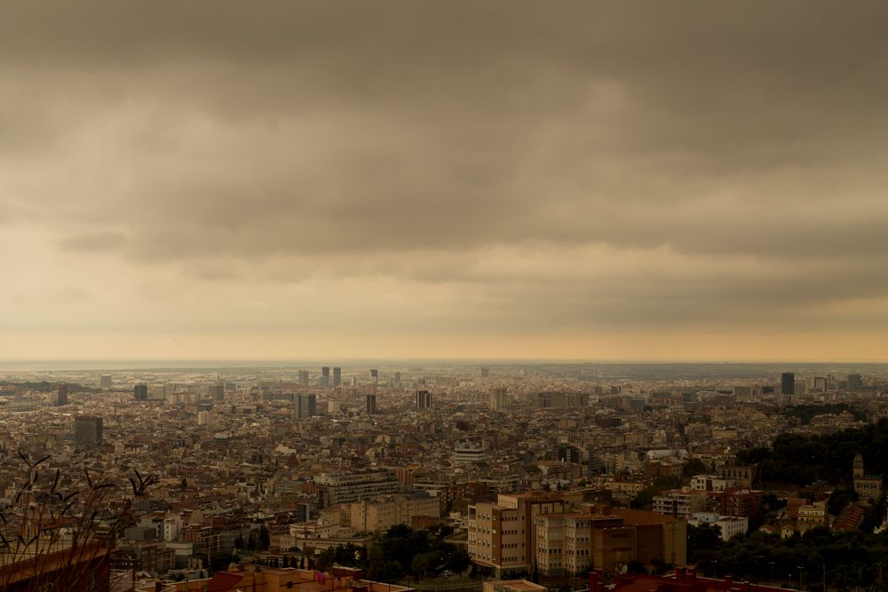 Dramatische Wolken über Barcelona