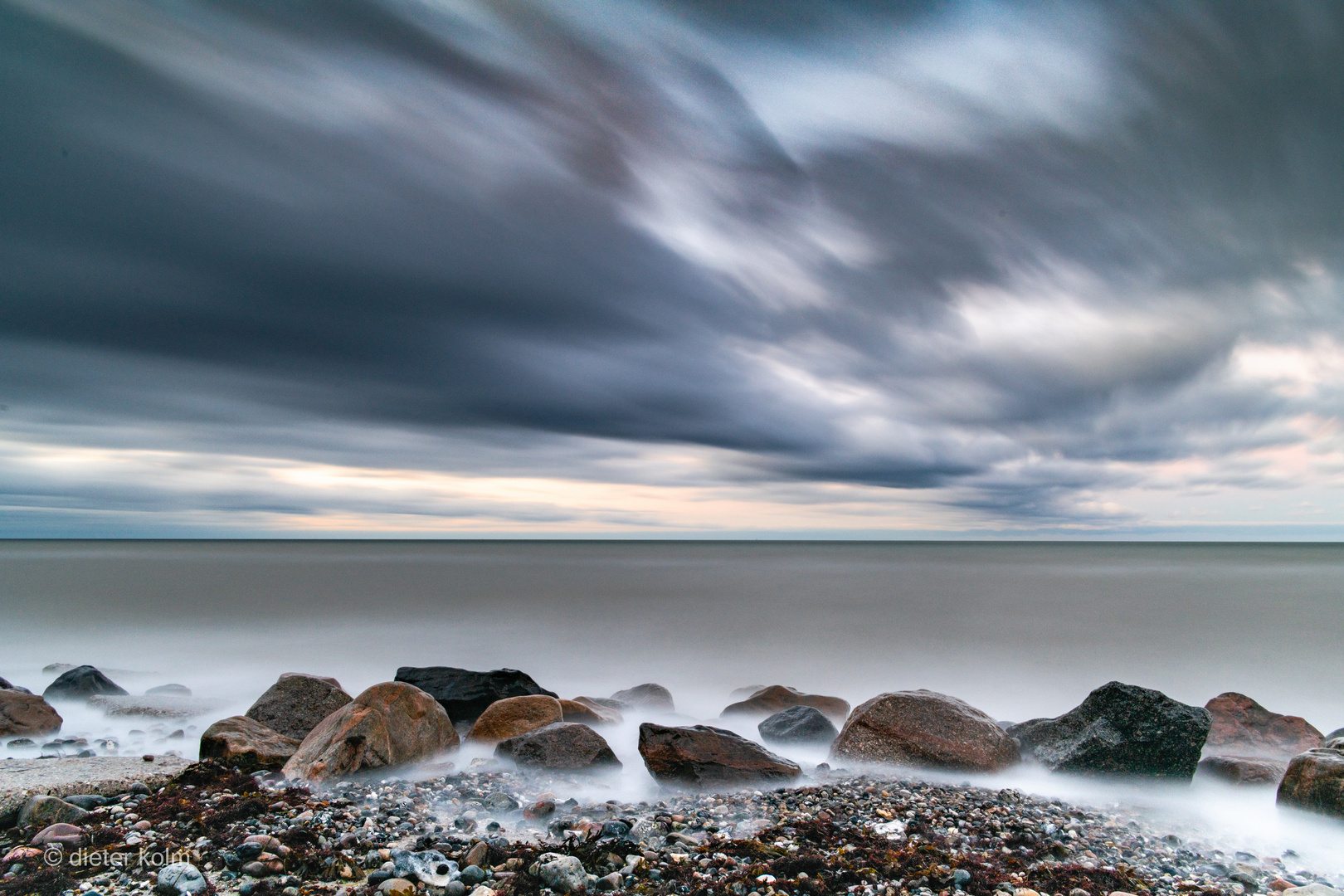 dramatische Wolken über der Ostsee bei Hubertsberg