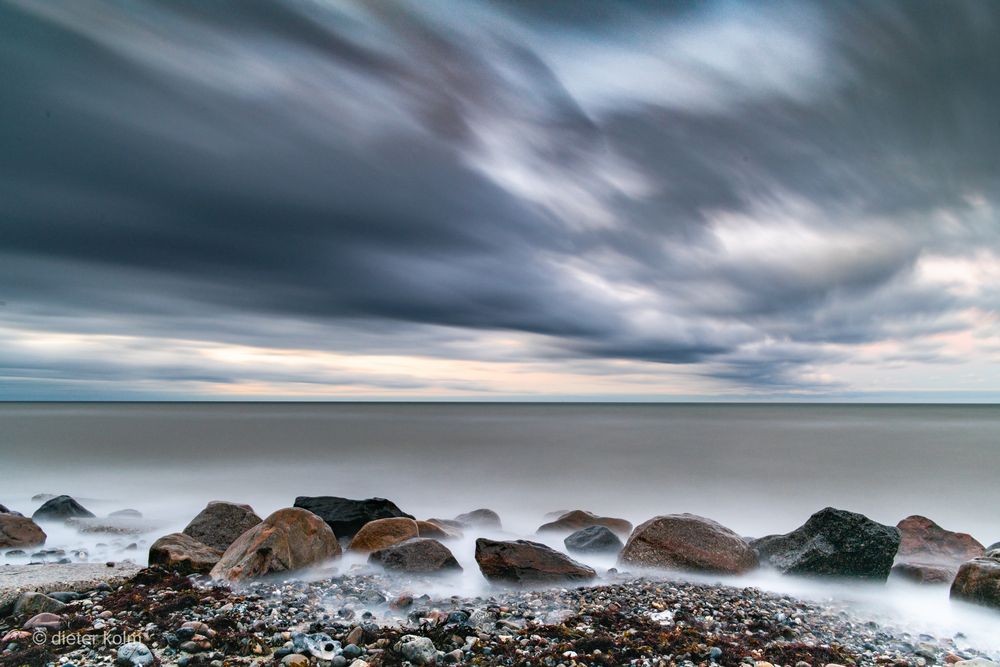 dramatische Wolken über der Ostsee bei Hubertsberg