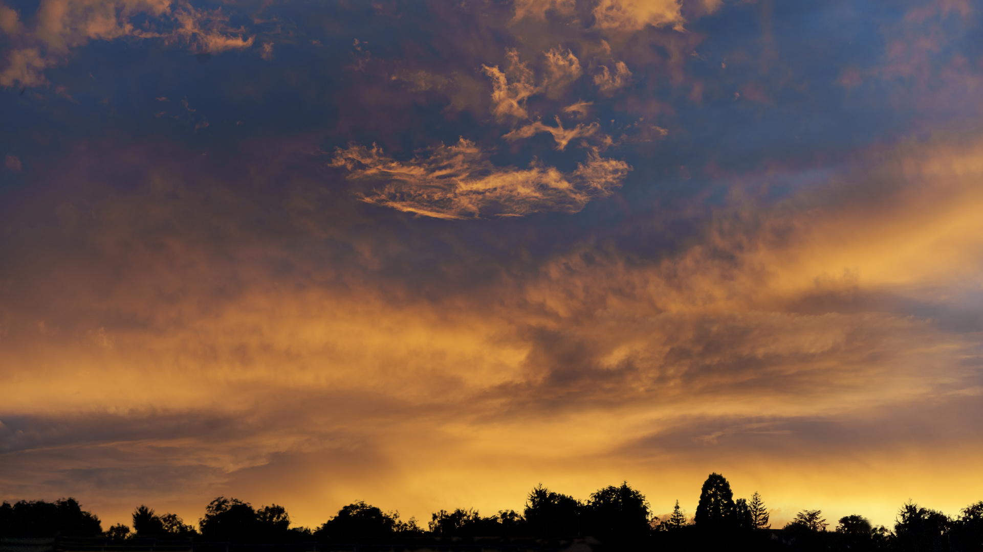 Dramatischer Abendhimmel