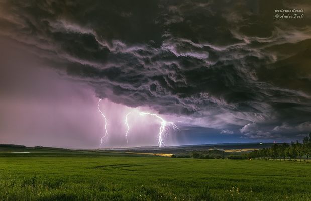 Dramatischer Gewitterhimmel