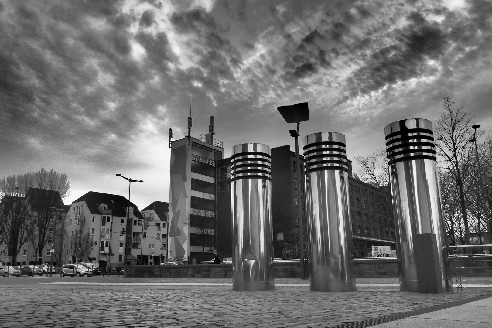 Dramatischer Himmel am Rheinauhafen