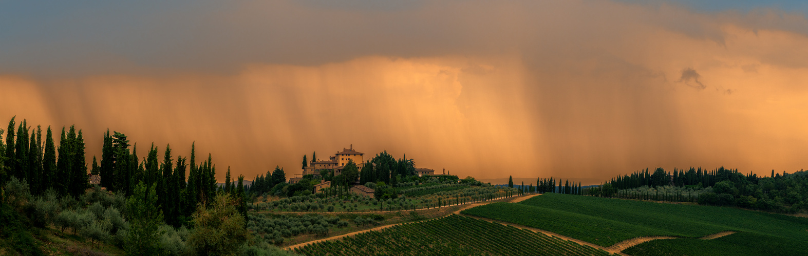 Dramatischer Himmel in der Toskana