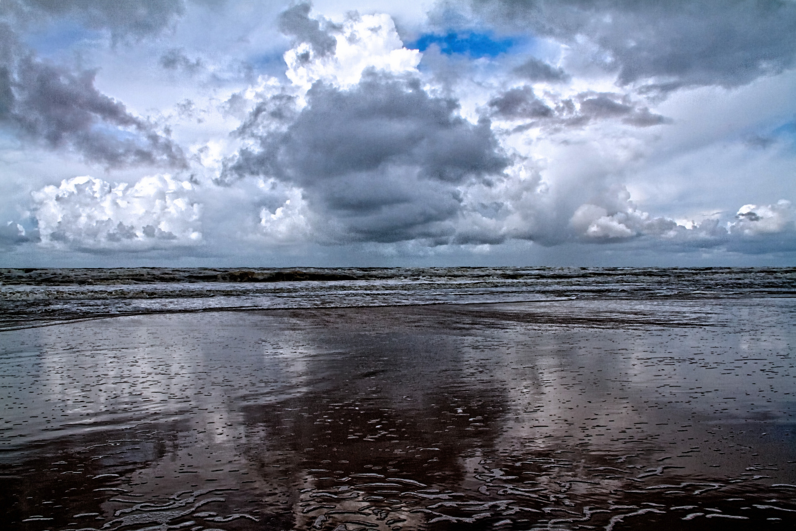 Dramatischer Himmel Nordsee Bergen