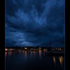 Dramatischer Himmel über dem Seebecken von Luzern.