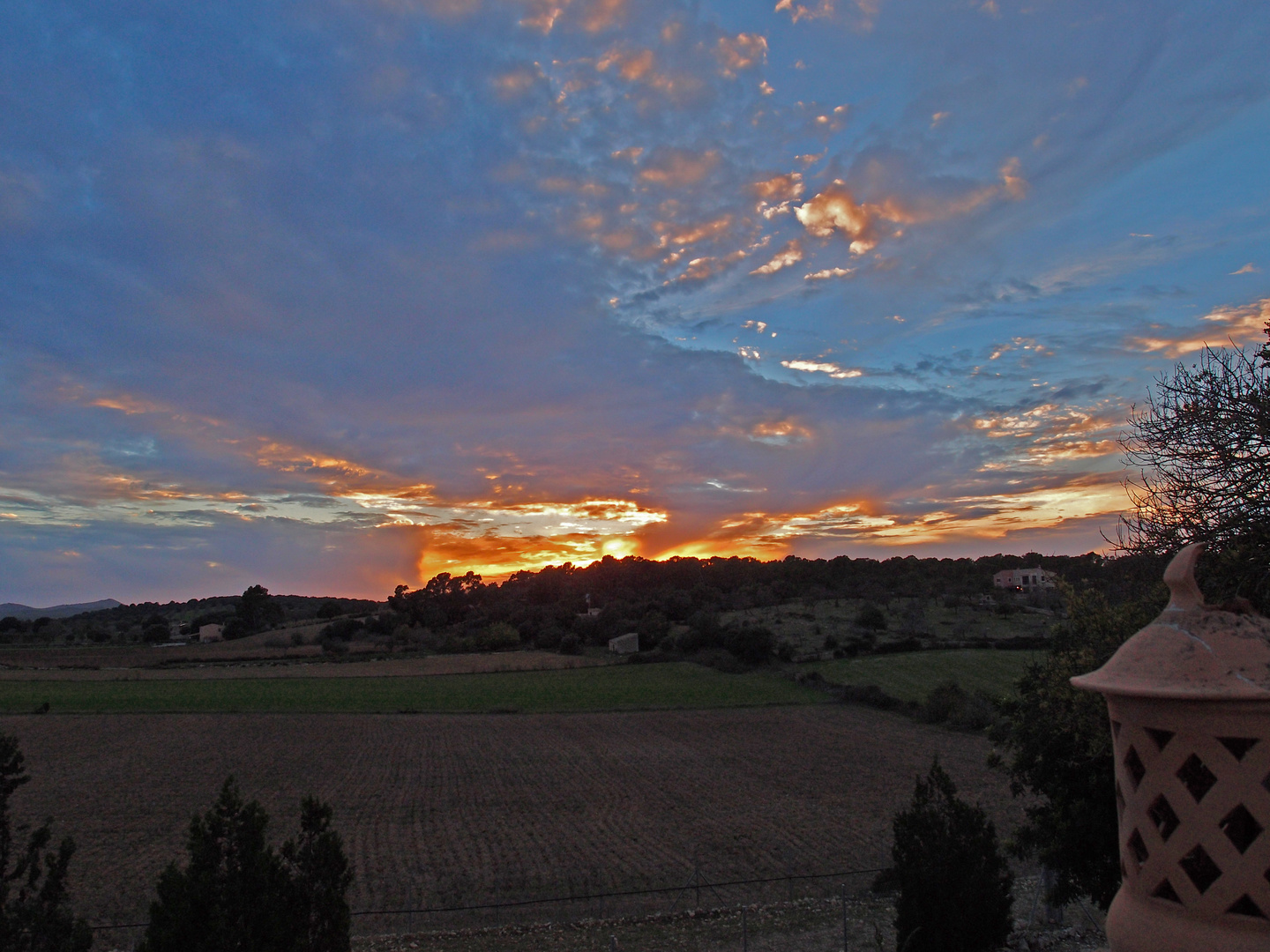 Dramatischer Sonnenuntergang