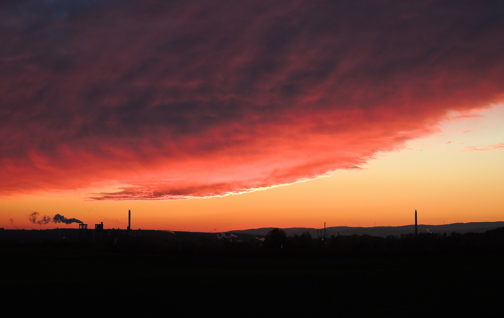 Dramatischer Sonnenuntergang am 27.10.2012, Fort Biehler Mainz-Kastel