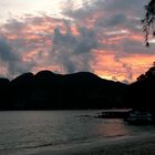 Dramatischer Sonnenuntergang auf Koh Phi Phi