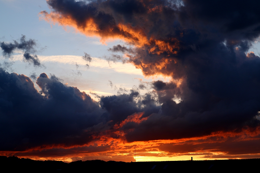 Dramatischer Sonnenuntergang