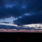 Dramatischer Sonnenuntergang über dem Wattenmeer vor Cuxhaven-Duhnen