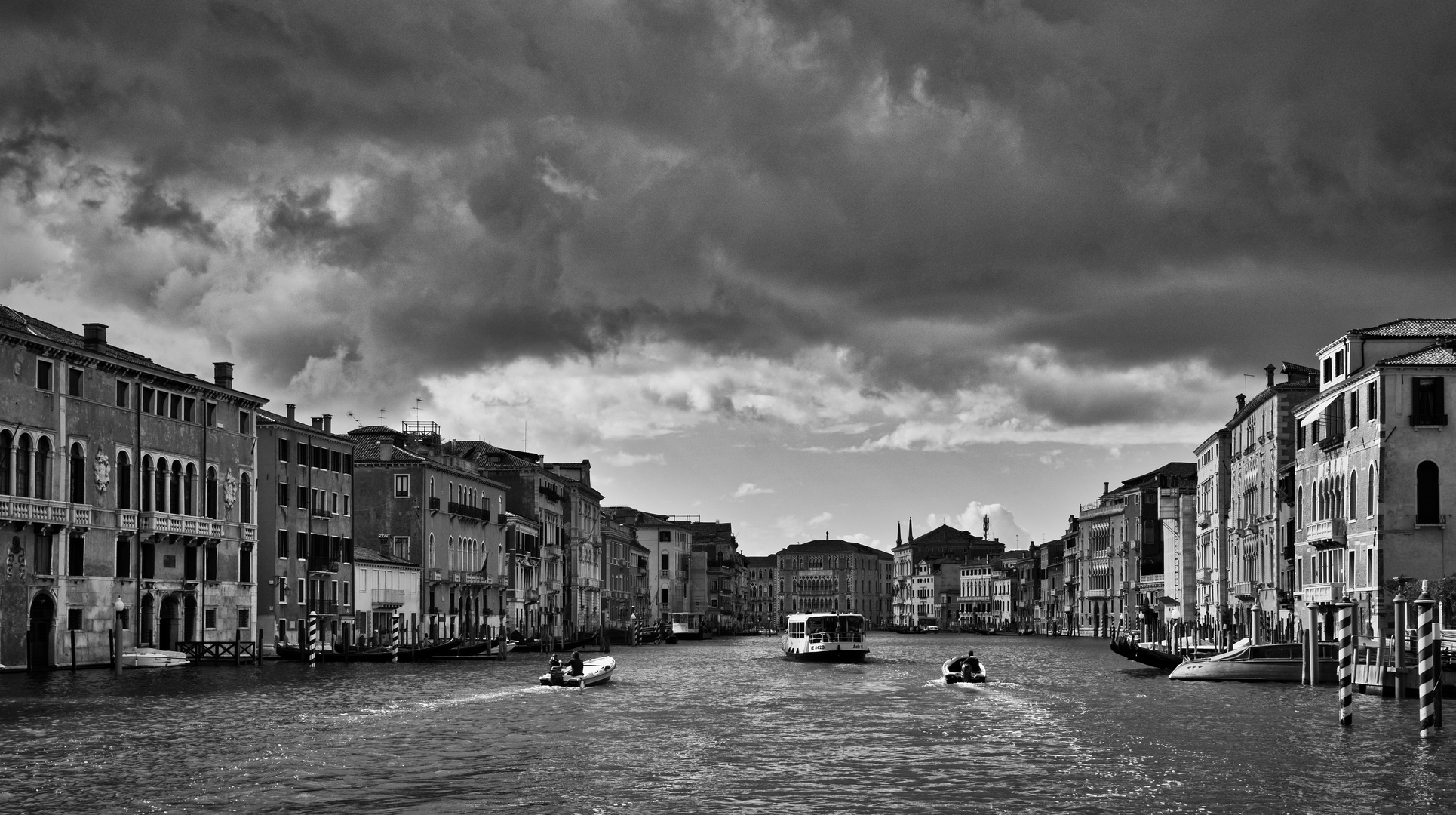 Dramatischer Wolkenbogen