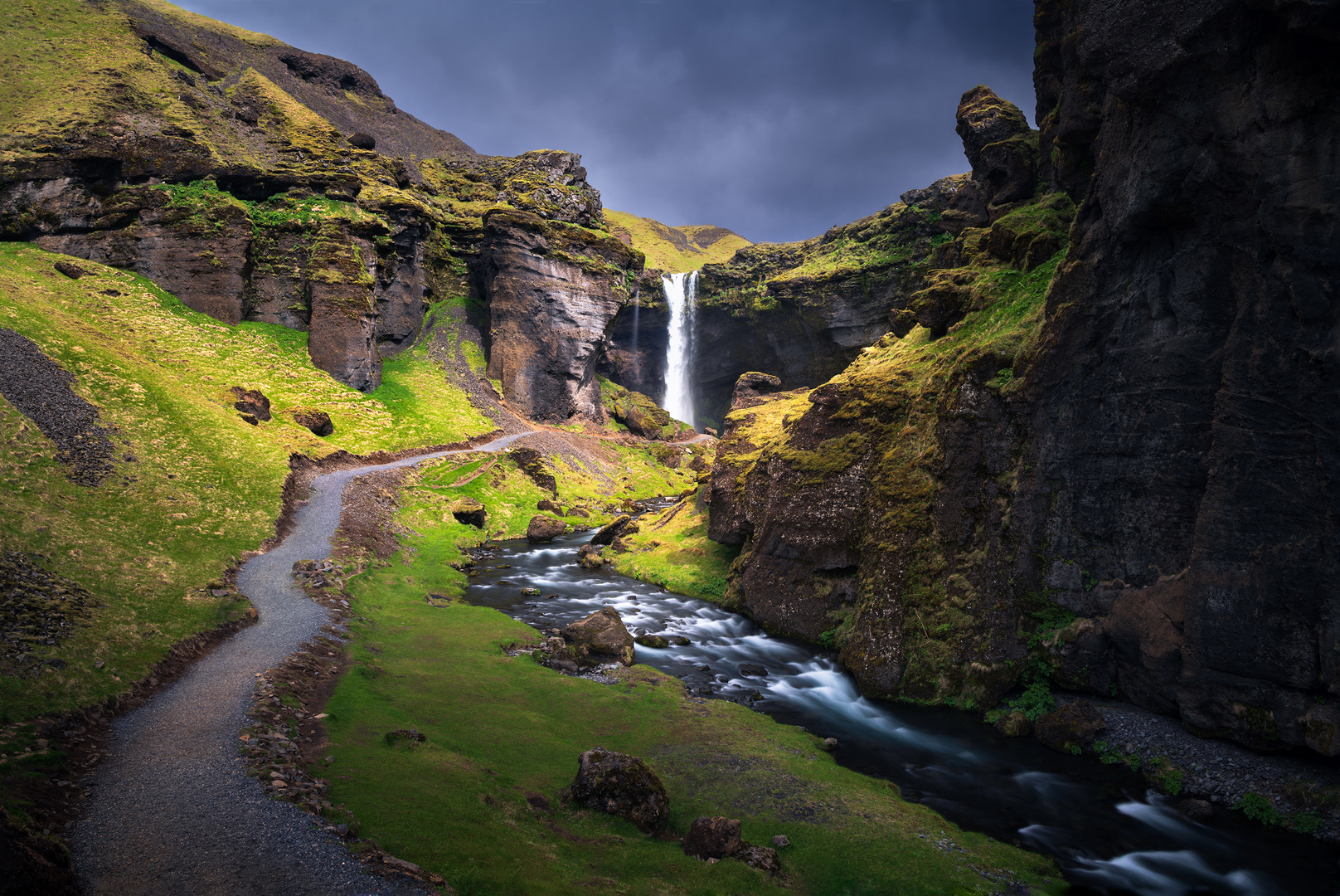 Dramatisches Licht am Wasserfall