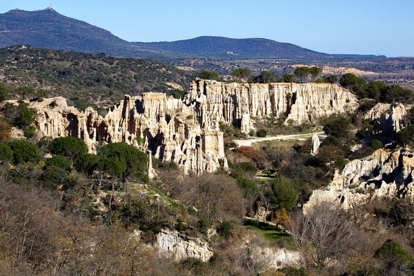 Draperies de pierres à Ille sur Têt.