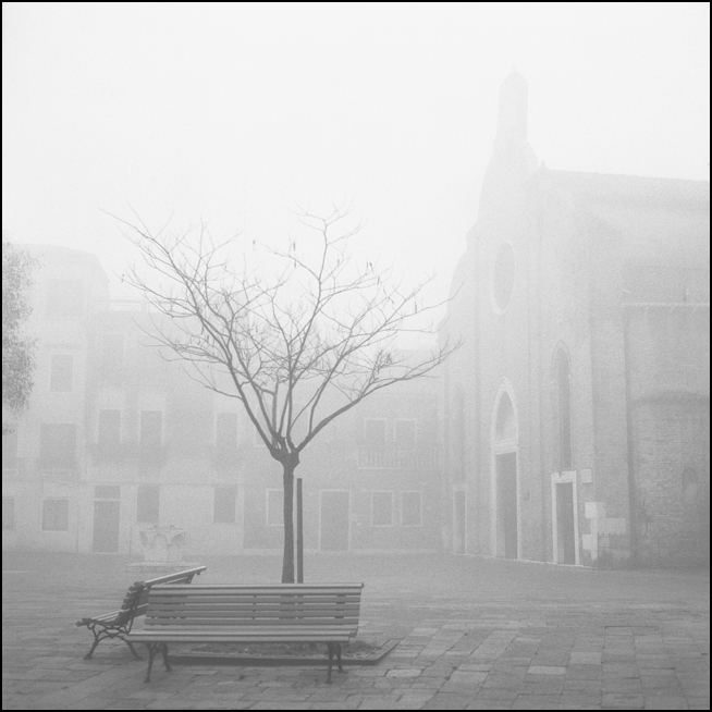 ...draußen schlug ihm nebel entgegen...