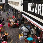 Draußen vor dem Grand Cafe Huguenin in Basel