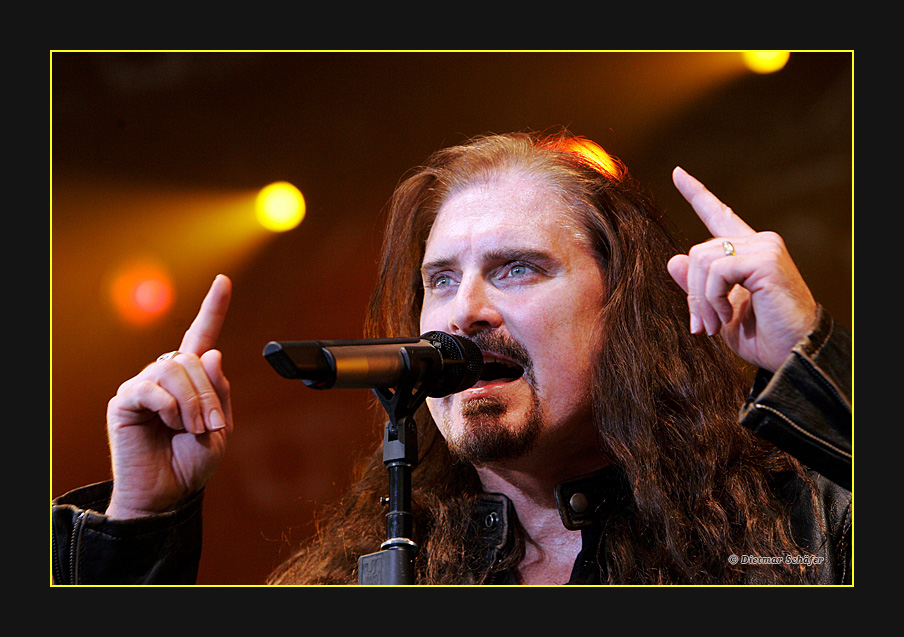 DREAM THEATER live on stage