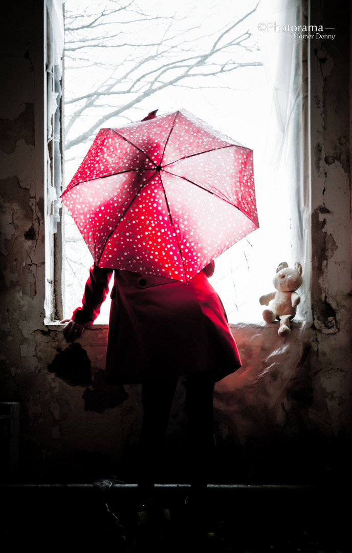 Dreaming with my red umbrella