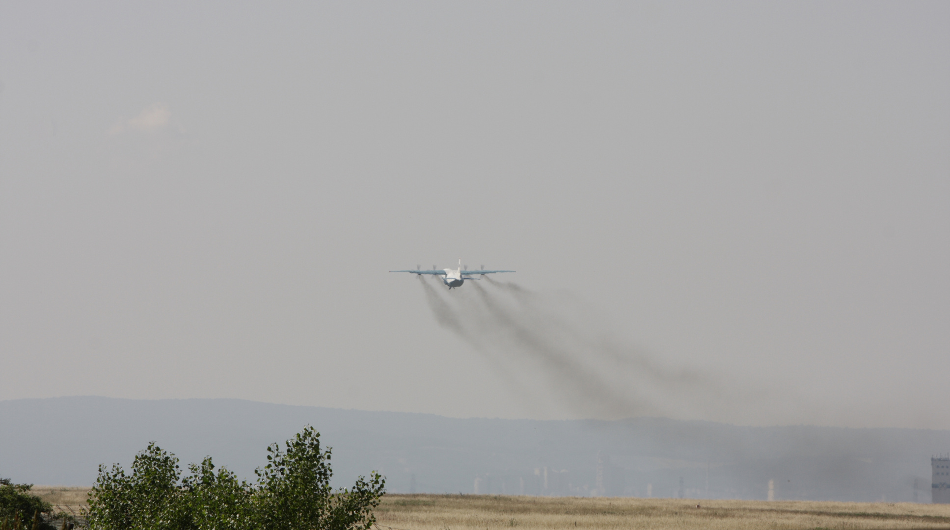 ''Dreck in der Luft...'' Antonov AN 12-Freighter