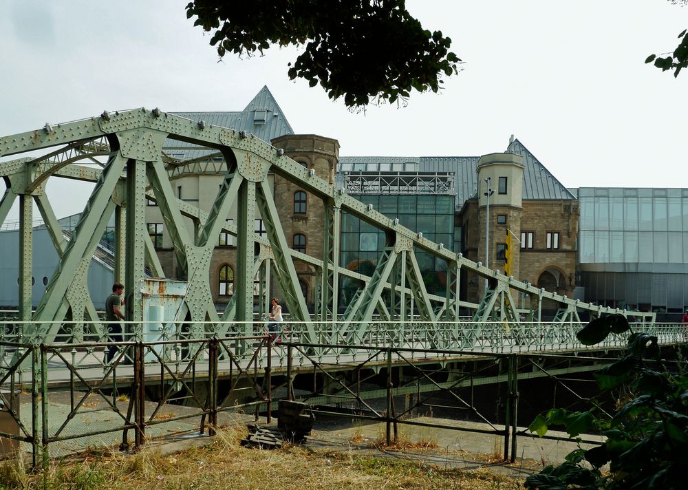 Drehbrücke ...