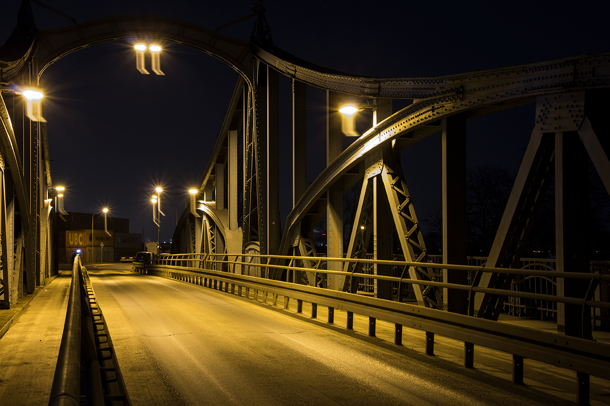 Drehbrücke am Hafen