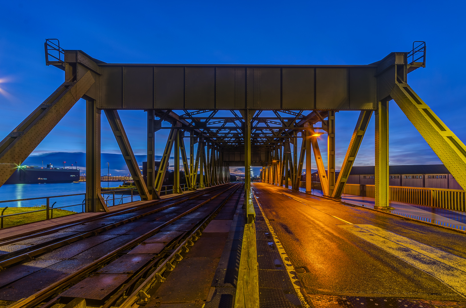 Drehbrücke am Verbindungshafen