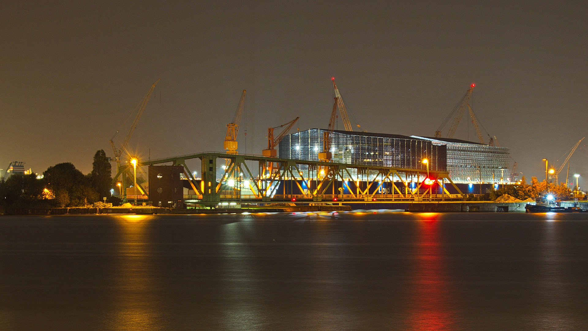 Drehbrücke vor der Nordschleuse in Bremerhaven