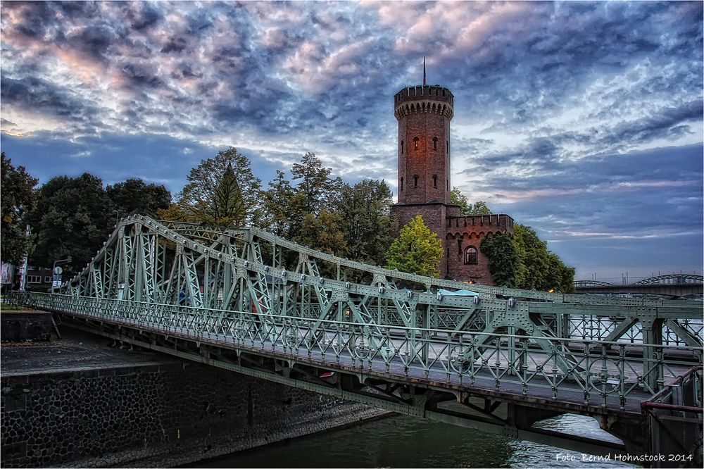 Drehbrücke zum Schokoladenmuseum ... zu Köln