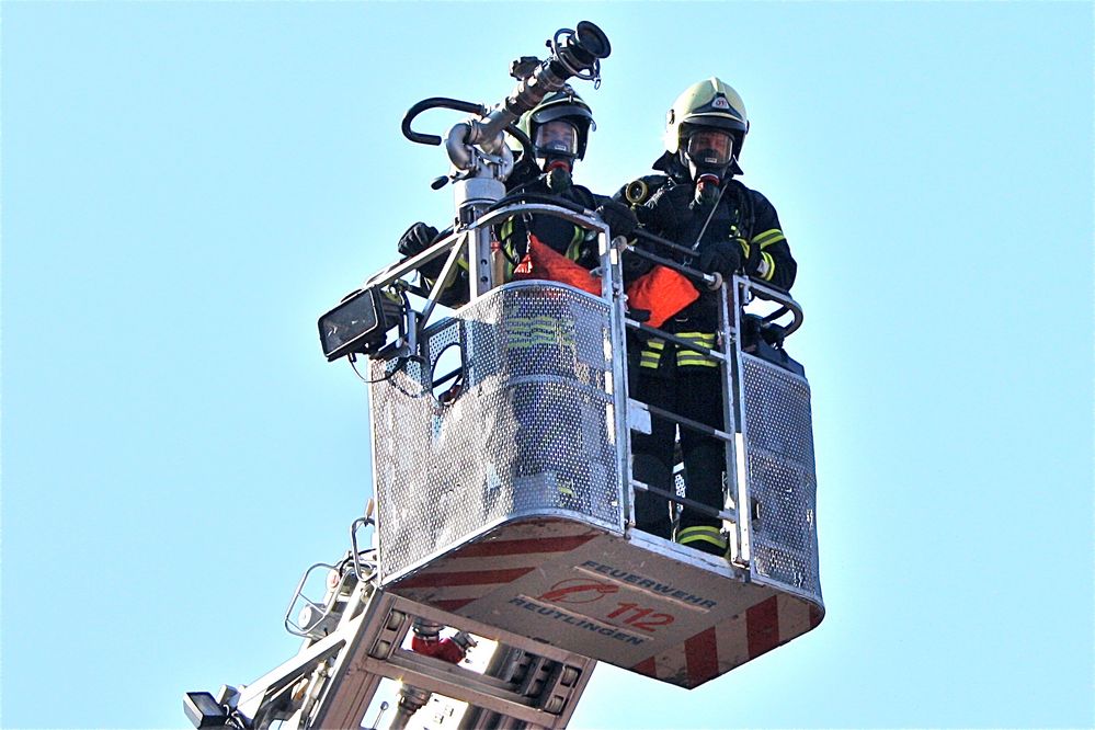 Drehleitereinsatz Feuerwehr Reutlingen