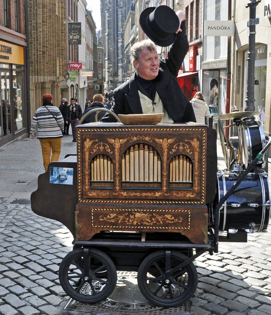 Drehorgelspieler in aachen