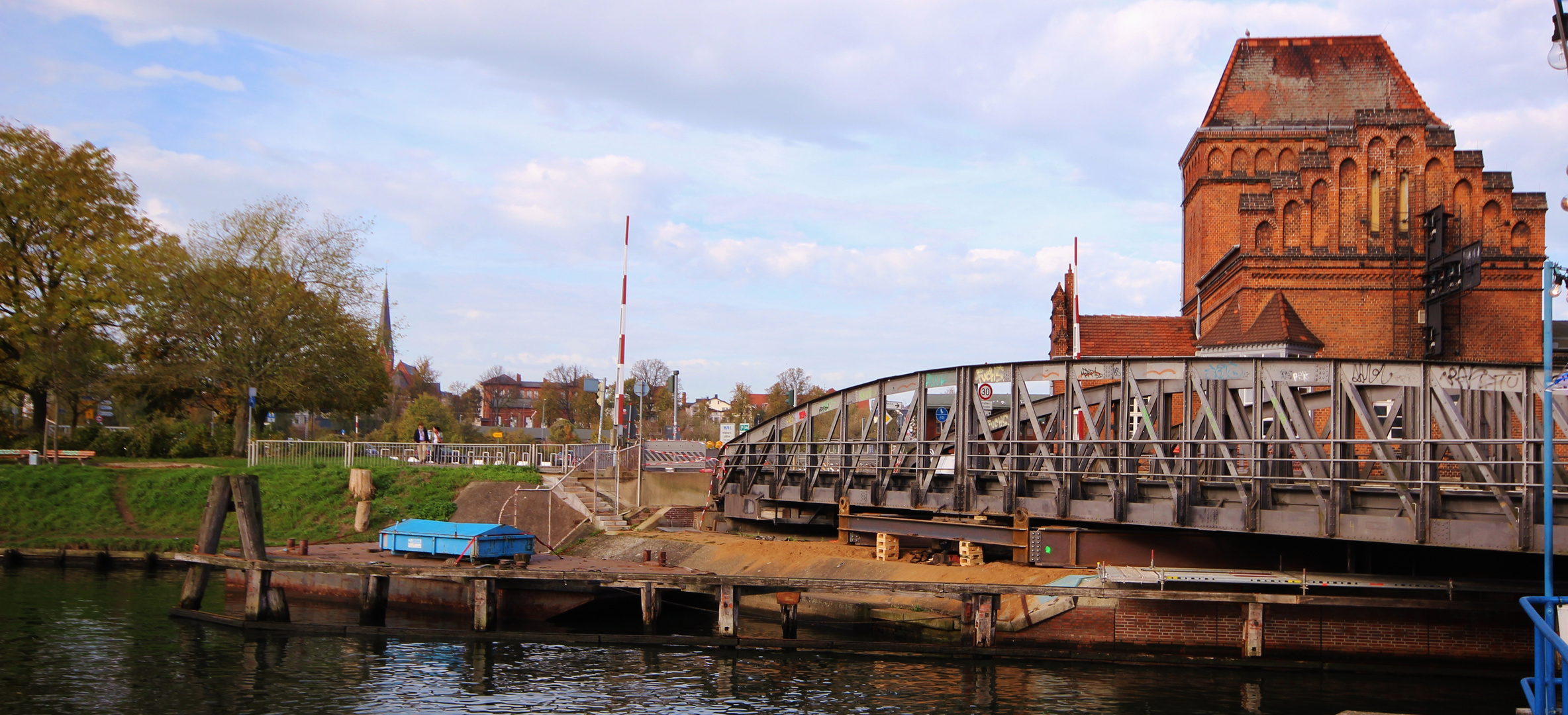 Dreh(t nicht mehr)brücke