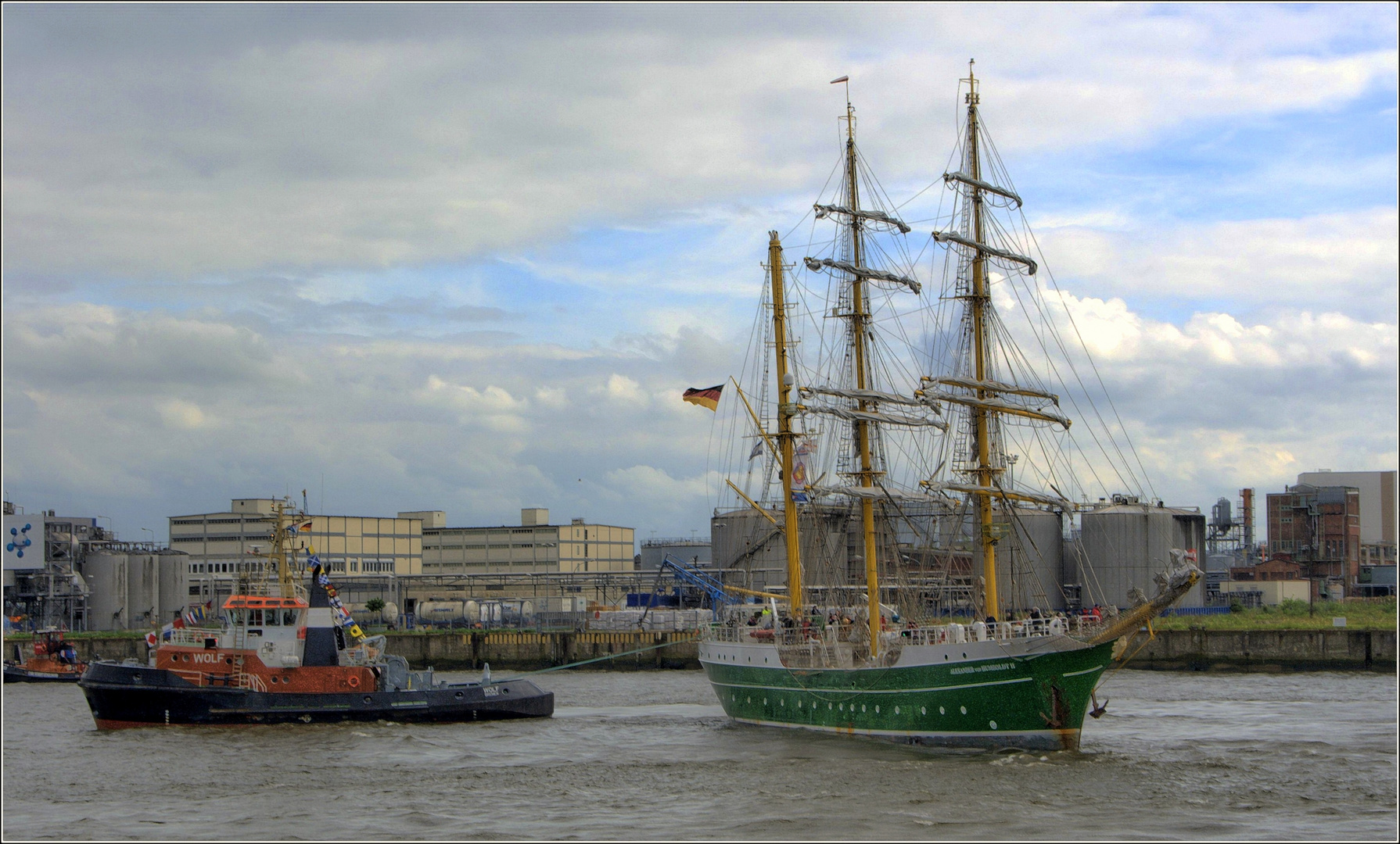 Drehung der "ALEXANDER VON HUMBOLDT II"