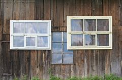 Drei alte Fenster