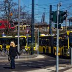 DREI BAHNEN UND DREI BUSSE