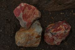 Drei bunte Steine