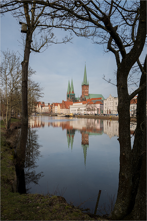 Drei der sieben grünen Kirchtürme von Lübeck,...