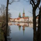 Drei der sieben grünen Kirchtürme von Lübeck,...