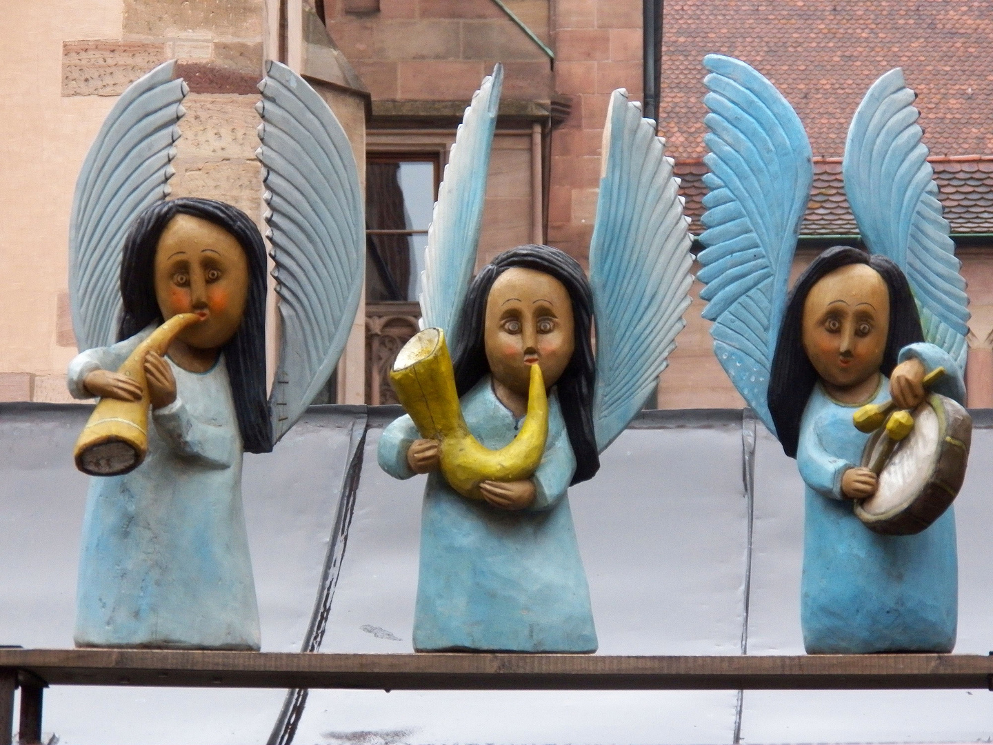 Drei Engel am Weihnachtsmarkt in Nürnberg