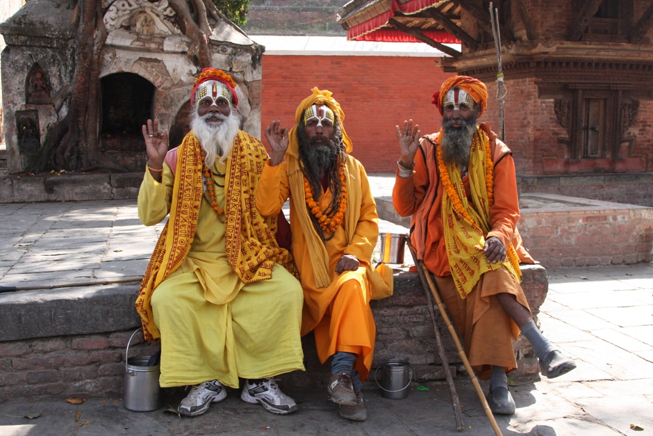 Drei farbenfrohe Sadhu's