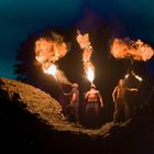 Drei Feuerspucker auf der Mauer