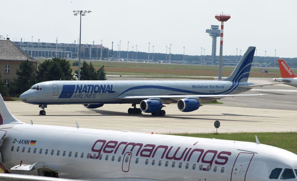 Drei (Fluggesellschaften) auf einen Streich Foto & Bild | luftfahrt, passagiermaschinen, verkehr ...