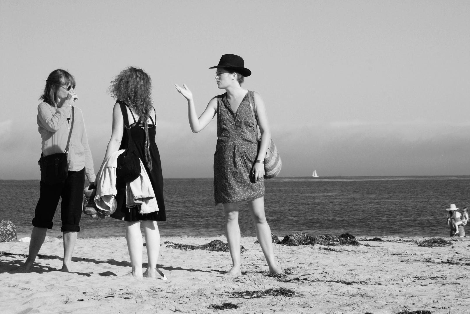 Drei Frauen am Strand