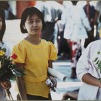Drei Frauen in Birma in Tempelhalle vDia +ReiseFotos