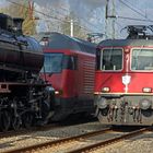 Drei Generationen begegnen sich Re 420 Re 460 C 5-6 Bodio Tessin Aug. 2017