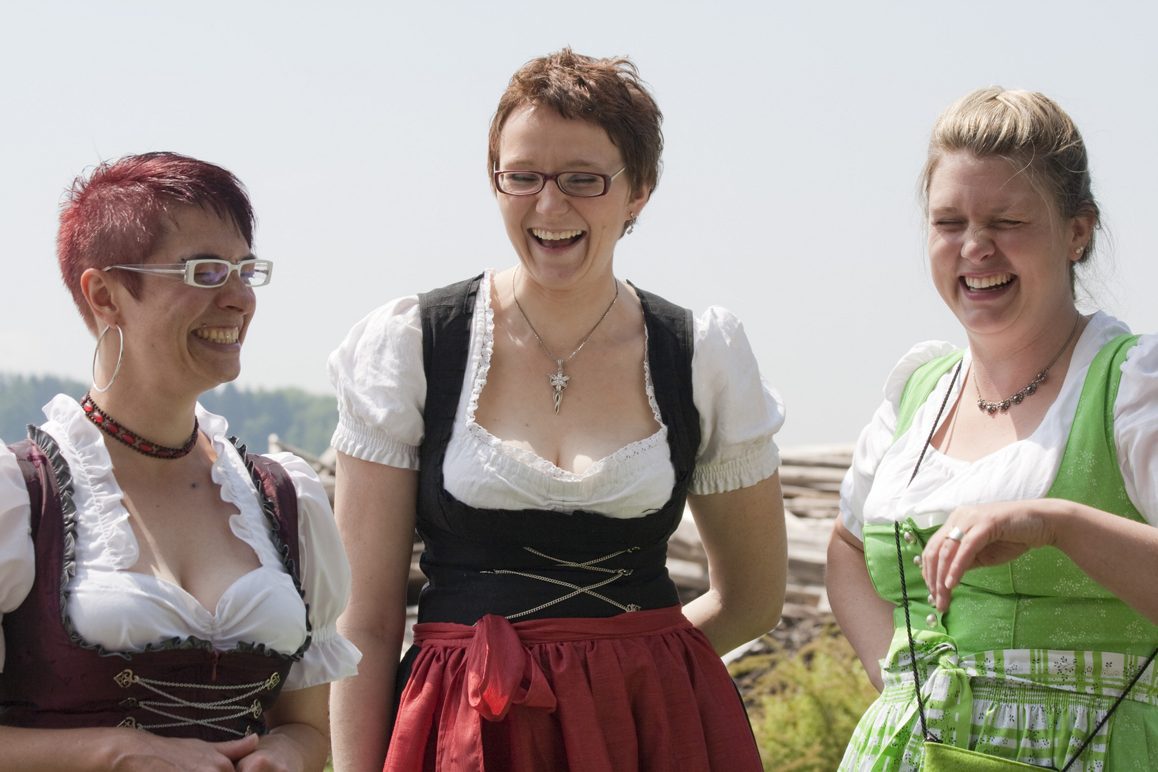 Drei glückliche Dirndl´n