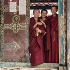 Drei junge Mönche, Choede Monastery, Tibet