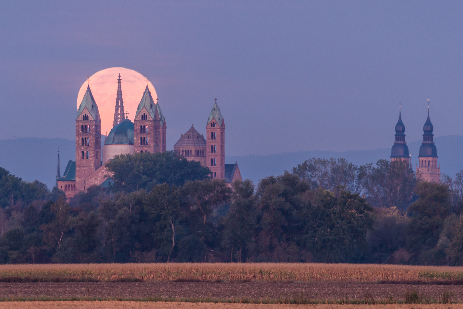 Drei Kirchen und der Vollmond