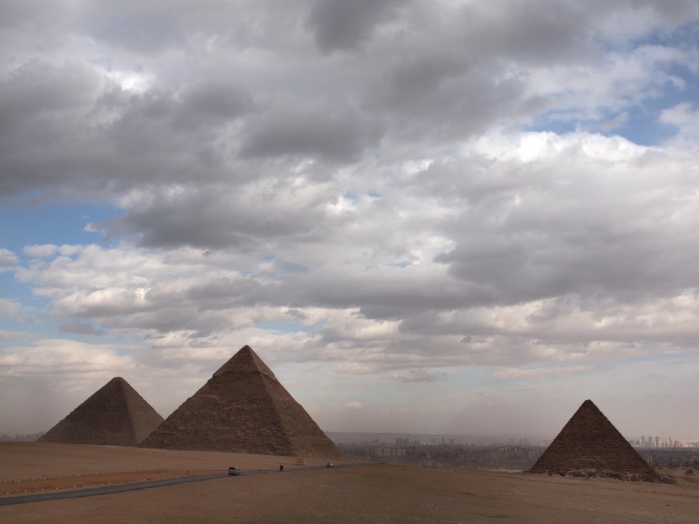 Drei kleine Pyramiden