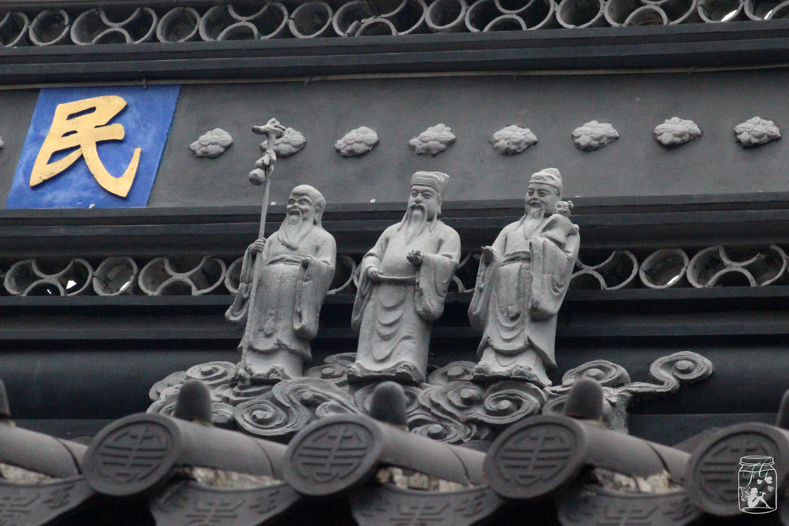 drei Männer auf dem Dach